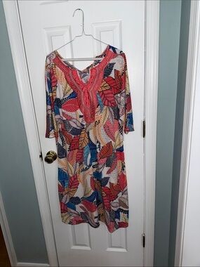 SJS Multicolor Leaf Print Midi Dress with Coral Trim